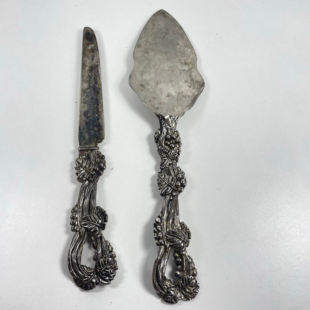 Godinger silver-plated raised pattern grape and vine serving set 11" and 9.5" - Picture 4 of 4